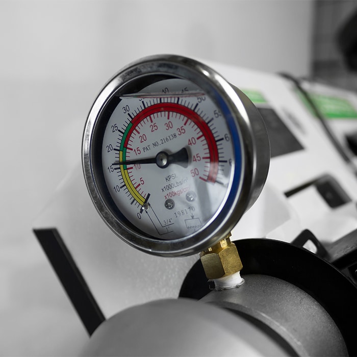 Eggenberg EBS2480 Metallbandsäge: Manometer für die Bandspannung